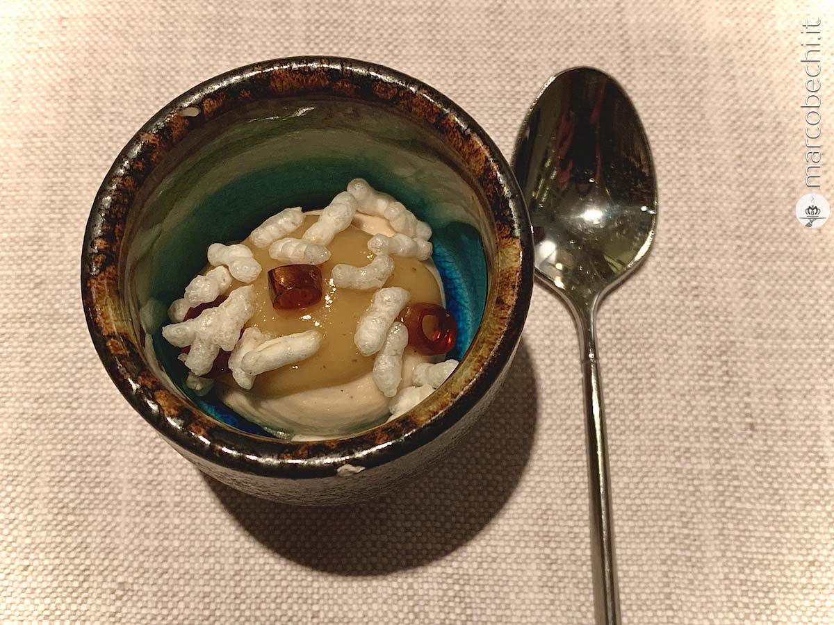 Crema di anacardi salati, fichi, tubi di soia molecolare e riso riserva San Massimo soffiato