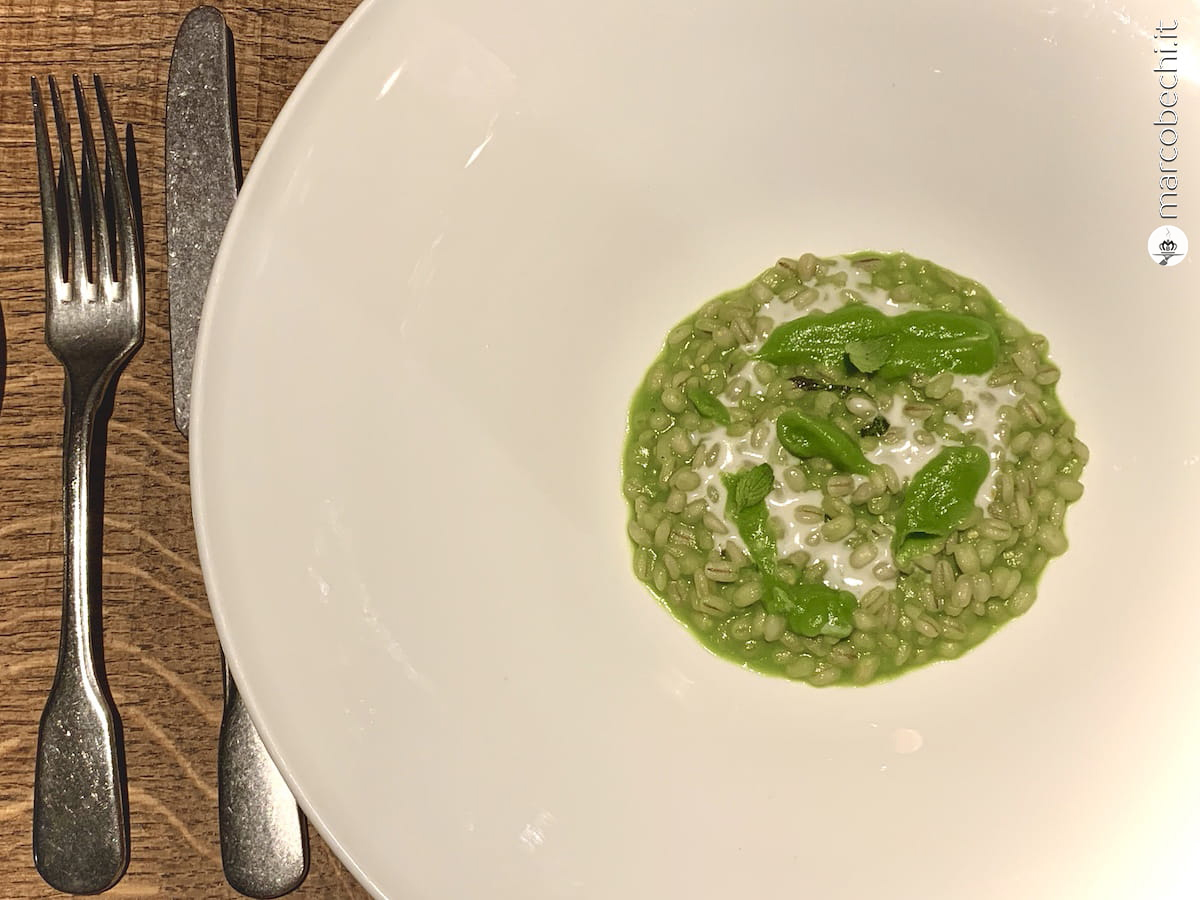 Orzotto mantecato con zucchine, erborinato di capra e menta de La Ménagère