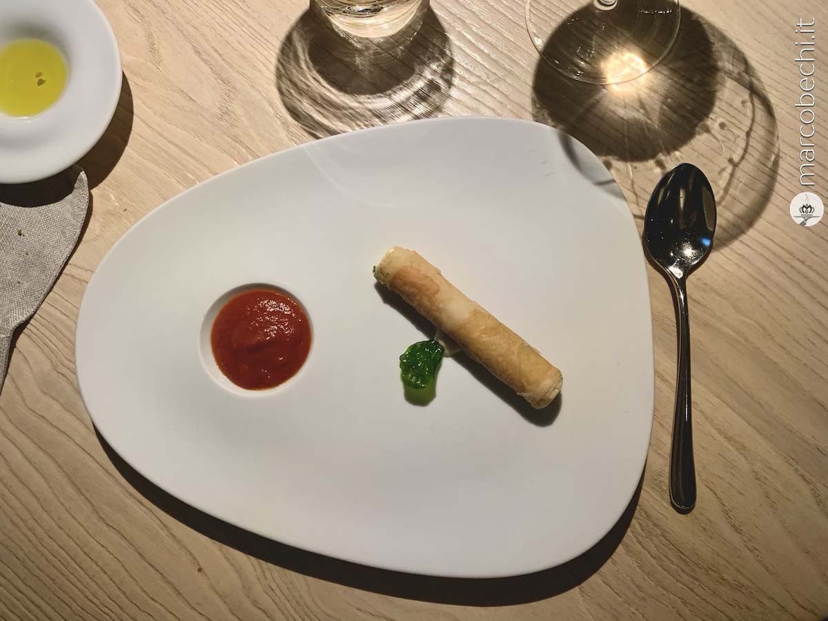Cannellone croccante di ricotta e mozzarella con passata di pomodoro de Le Calandre