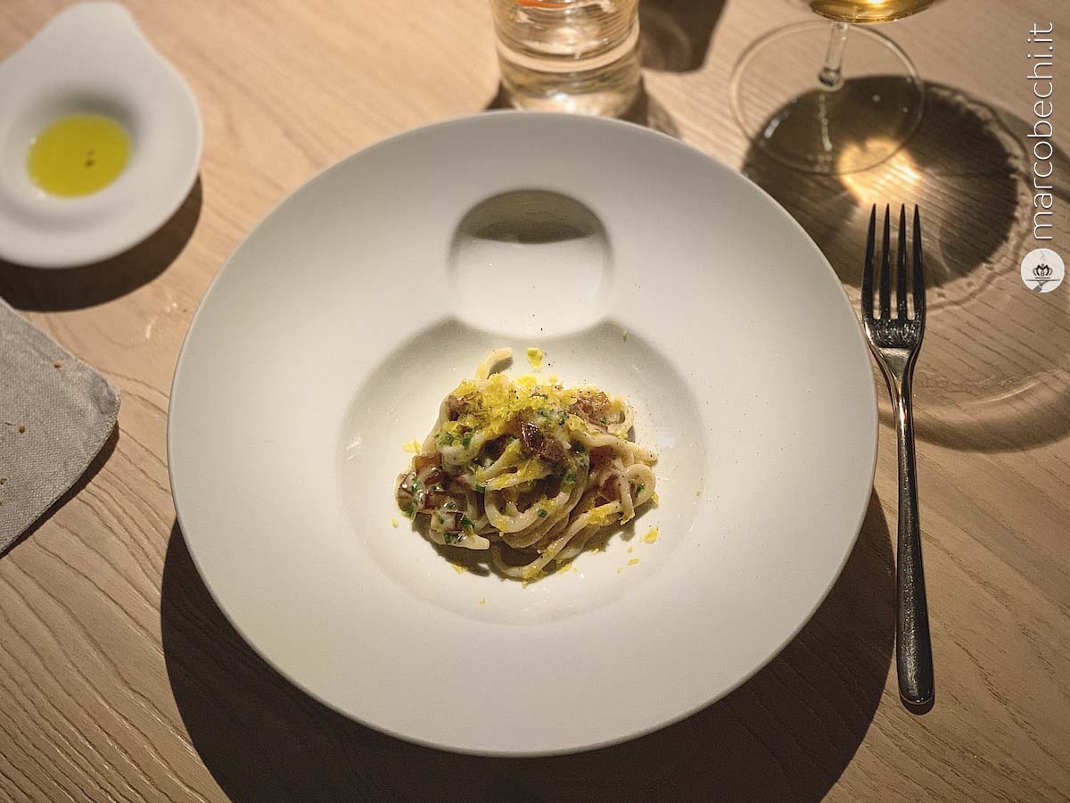 Tagliolini al fumo con scaglie di tuorlo d'uovo Le Calandre Le Calandre - chef Massimiliano Alajmo
