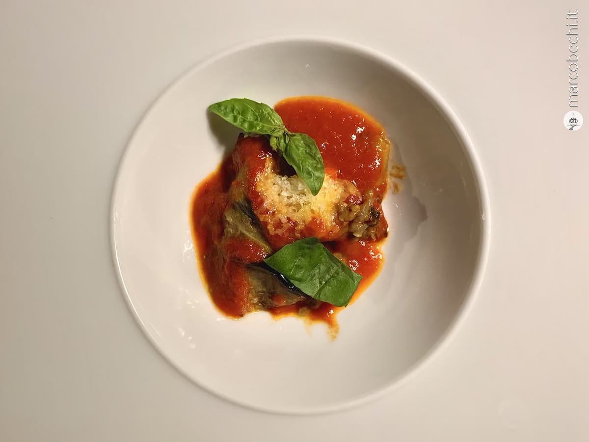 Tagamina di melanzane cotte al forno con caciocavallo e basilico Tagamina di melanzane cotte al forno con caciocavallo e basilico