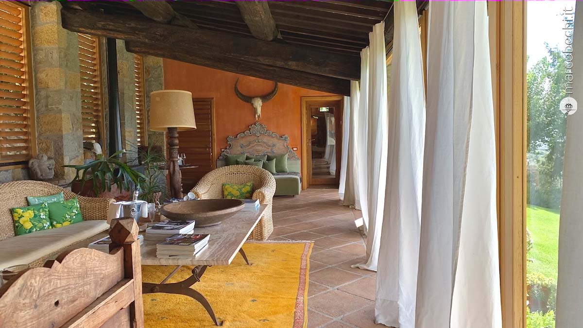 Dettagli del salotto di una delle suites de Il Castello di Vicarello Dettagli del salotto di una delle suites de Il Castello di Vicarello