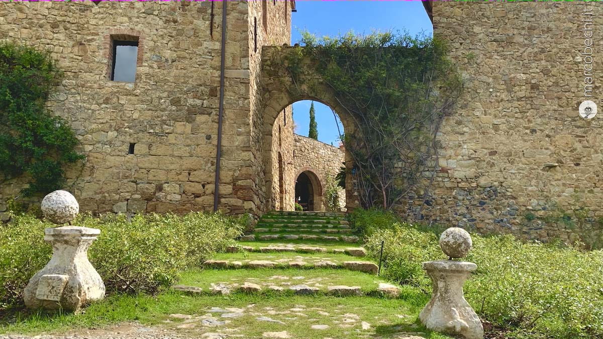 L'ingresso al Il Castello di Vicarello - Dimora storica in Maremma
