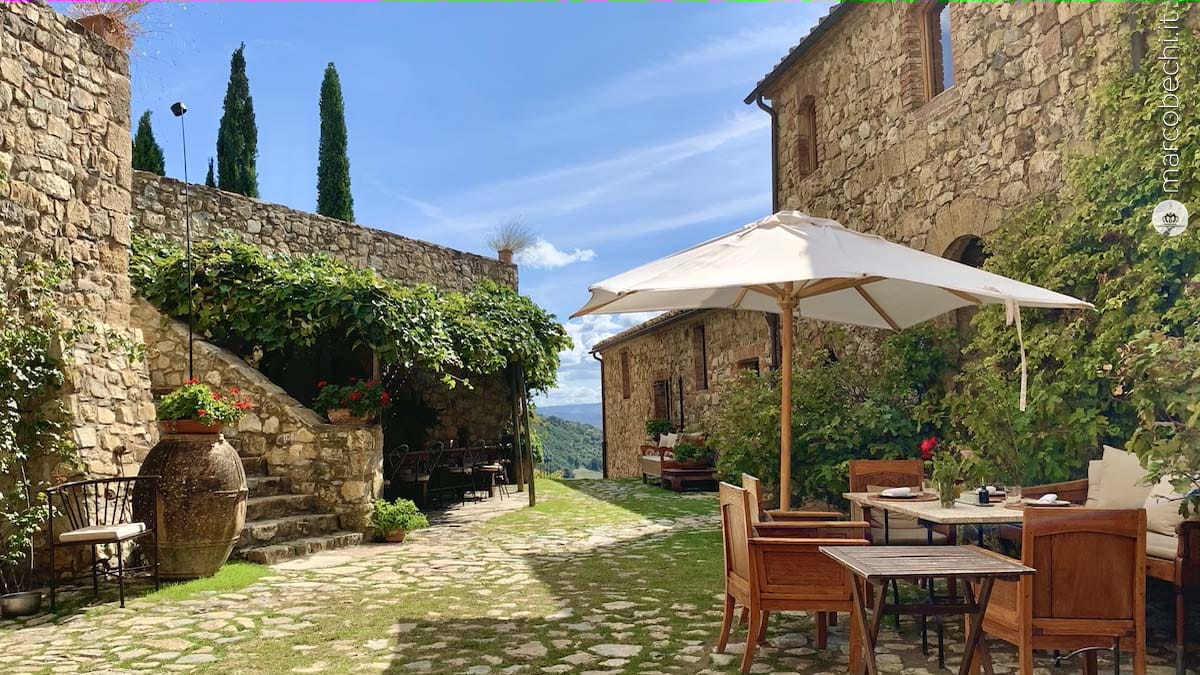 Il cortile del Castello di Vicarello