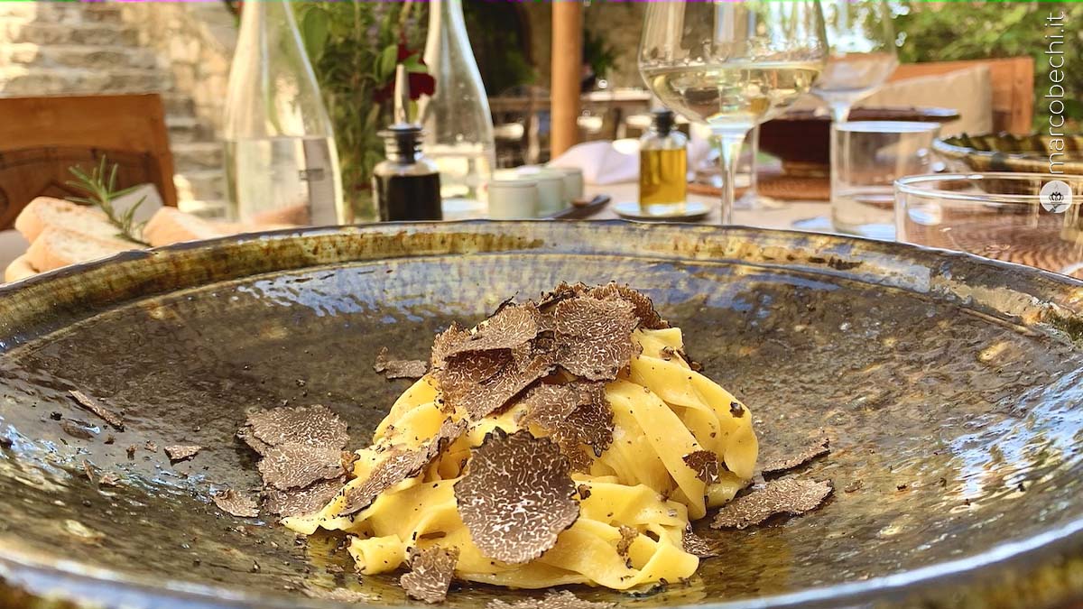 Tagliolini 30 tuorli con burro e tartufo nero di San Miniato Tagliolini 30 tuorli con burro e tartufo nero di San Miniato