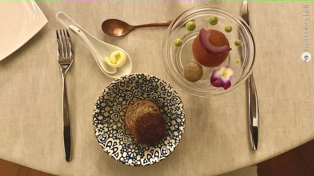 Semifreddo di pappa al pomodoro, cipolla di tropea, crema di asparagi e semifreddo di fegatino nero de La Sosta del Cavaliere a Sovicille - Siena