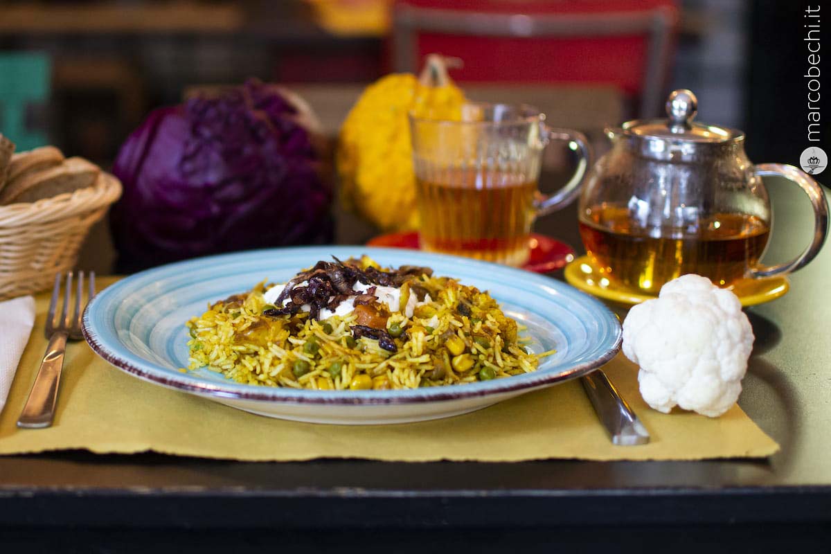 Biryani con salsa di yogurt di Green Go Bistrò e Bottega