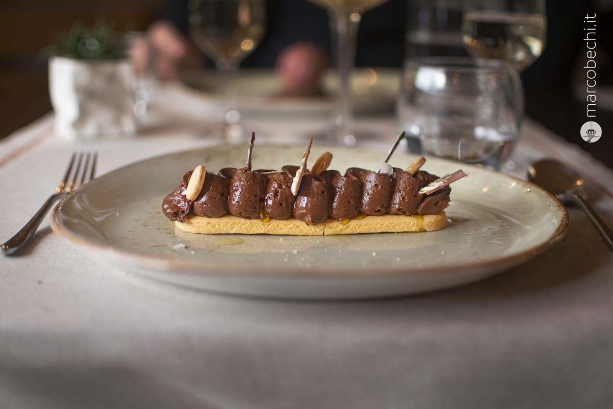 Mousse al fondente, olio evo, sale Maldon e frolla