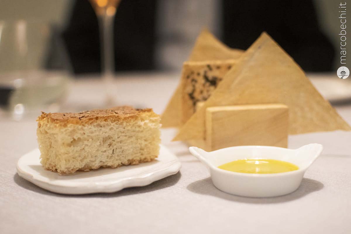 Selezione di panificati e crackers con gel di olio evo