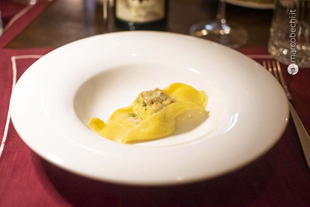 Ravioli al radicchio e noci con fonduta di parmigiano