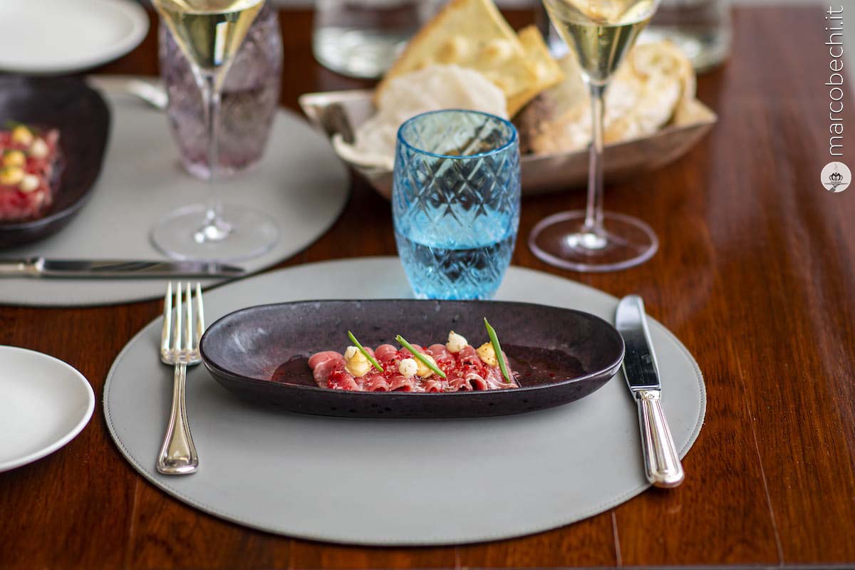 Crudo di Hyramasa con Gazpacho di Fragole e Shiro Shoyu