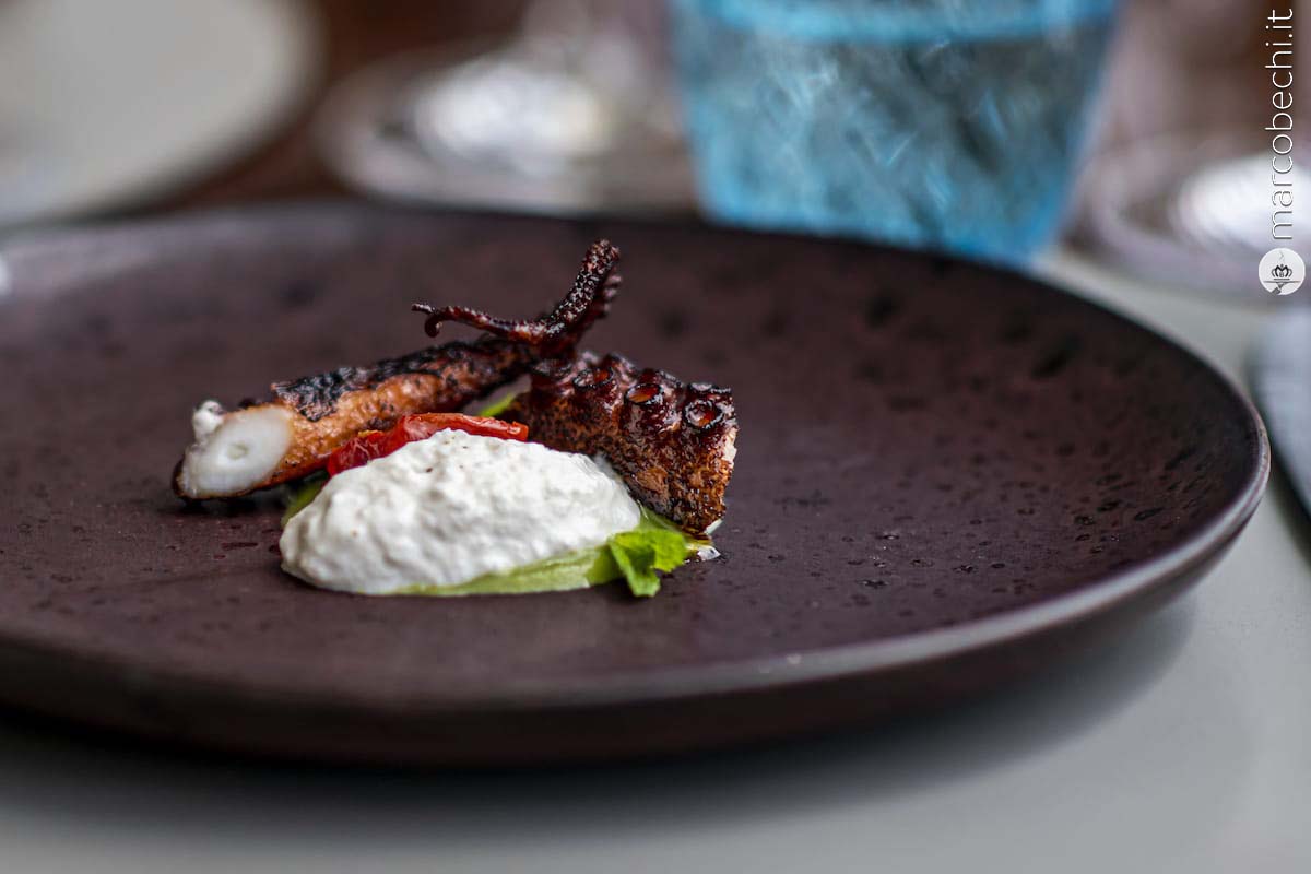 Polpo Croccante con Burrata Pugliese, Crema di Piselli al Shiso e Wasabi