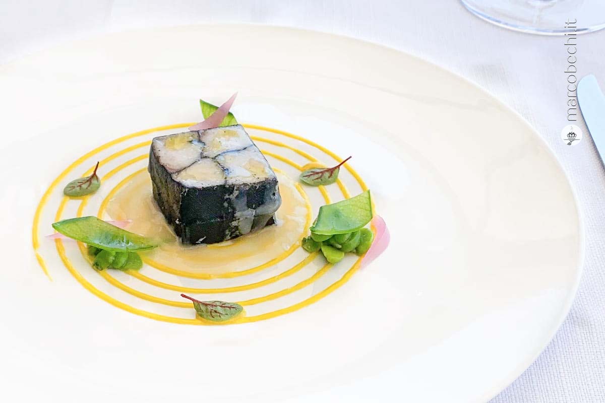 Branzino a bassa temperatura, salsa al limone, salsa olandese e fave