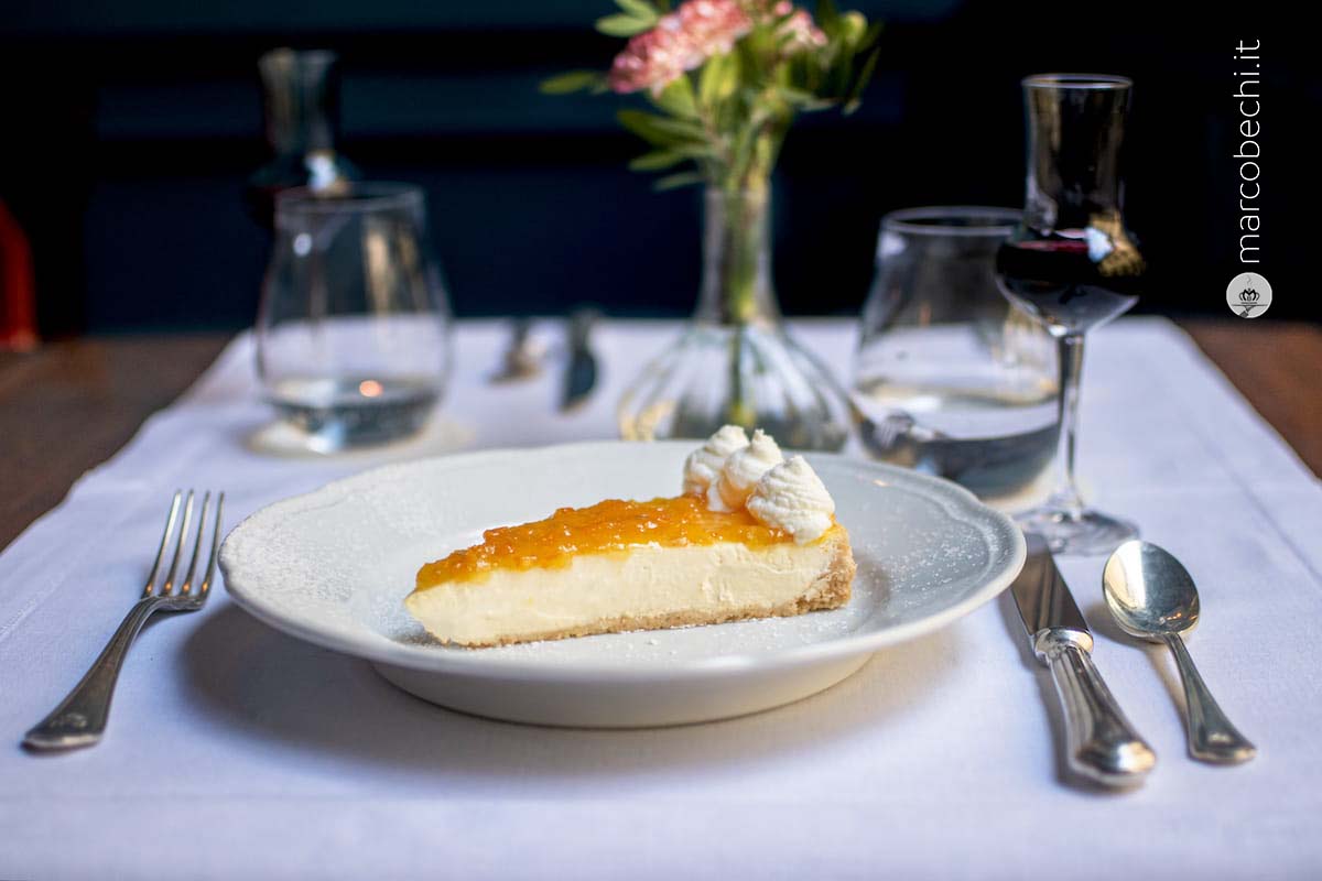 La Torta al formaggio con la marmellata di arance amare