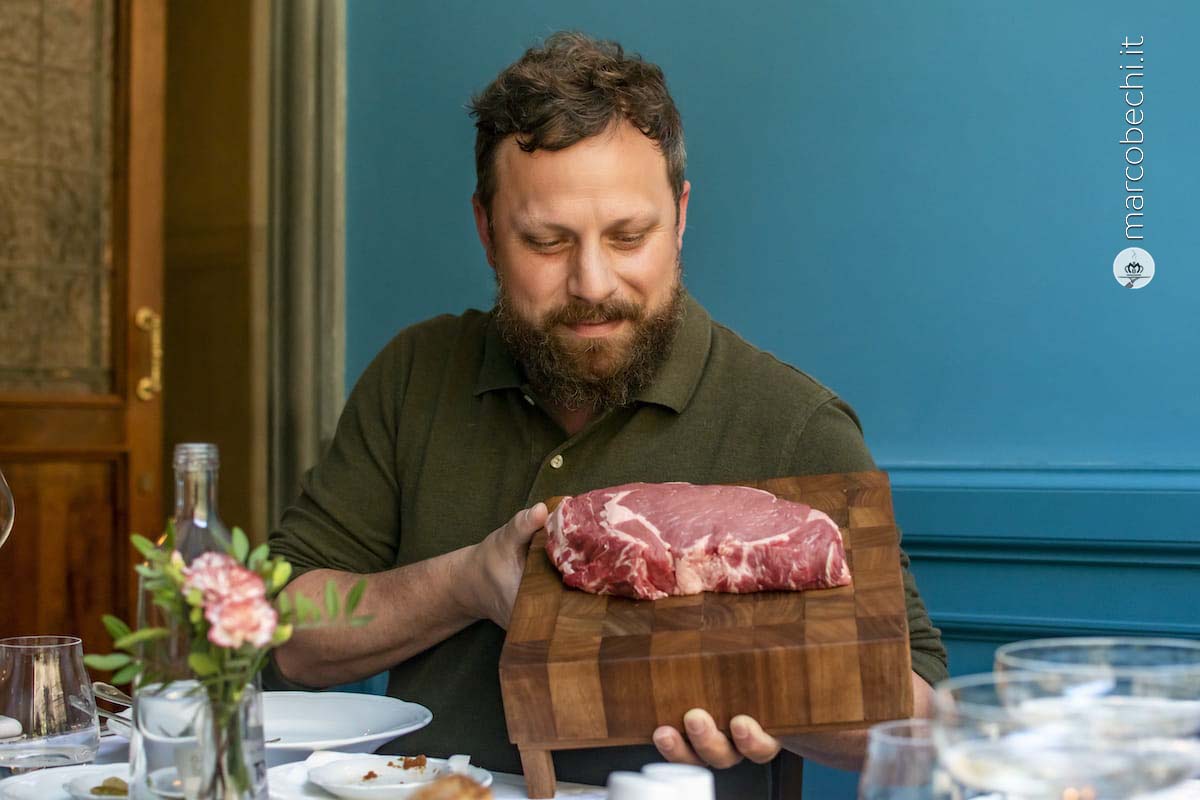 Giulio Picchi del Cibrèo con la sua scelta di carne preferita - Braciola taglio bistecca, frollata 40 giorni