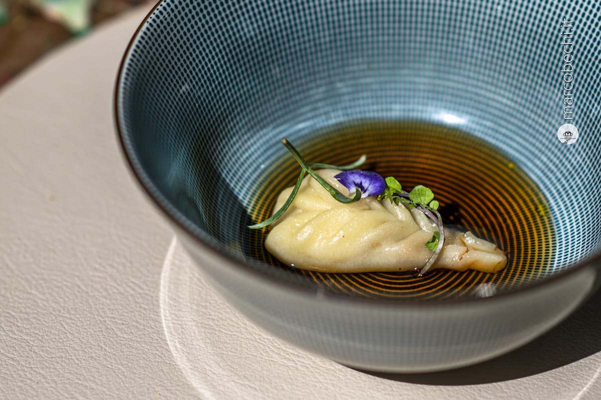 Raviolo Jiao-Zi Paris 2020 con maiale, verza, zenzero, lime, soia e mirin