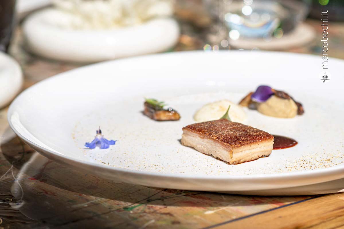 Maialino con anguilla, rafano e topinambur