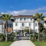 Villa Grey a Forte dei Marmi vista dalla spiaggia