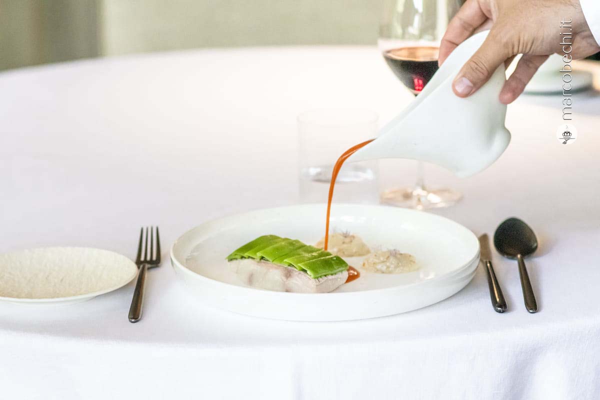 Ombrina bocca d’oro cotta a bassa temperatura, taccole, guazzetto di crostacei e Tartar di mazzancolle
