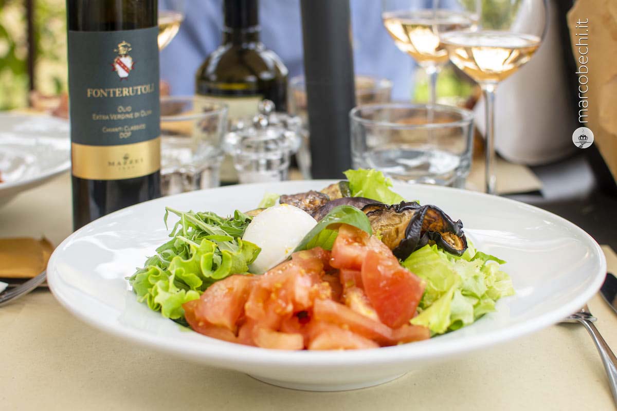 Insalatona Fonterutoli con rucola, mozzarella, pomodoro e melanzane grigliate