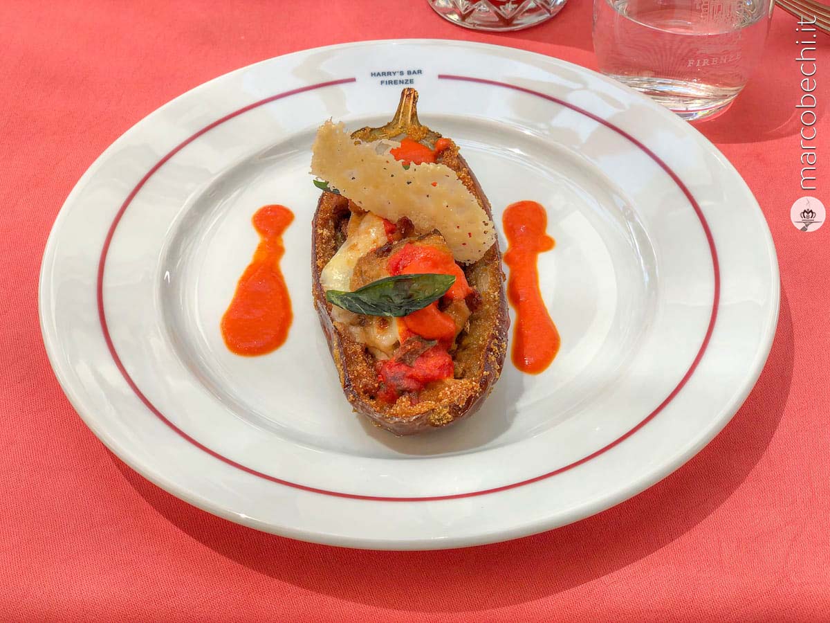 La parmigiana di melanzane con il pesto leggero di basilico