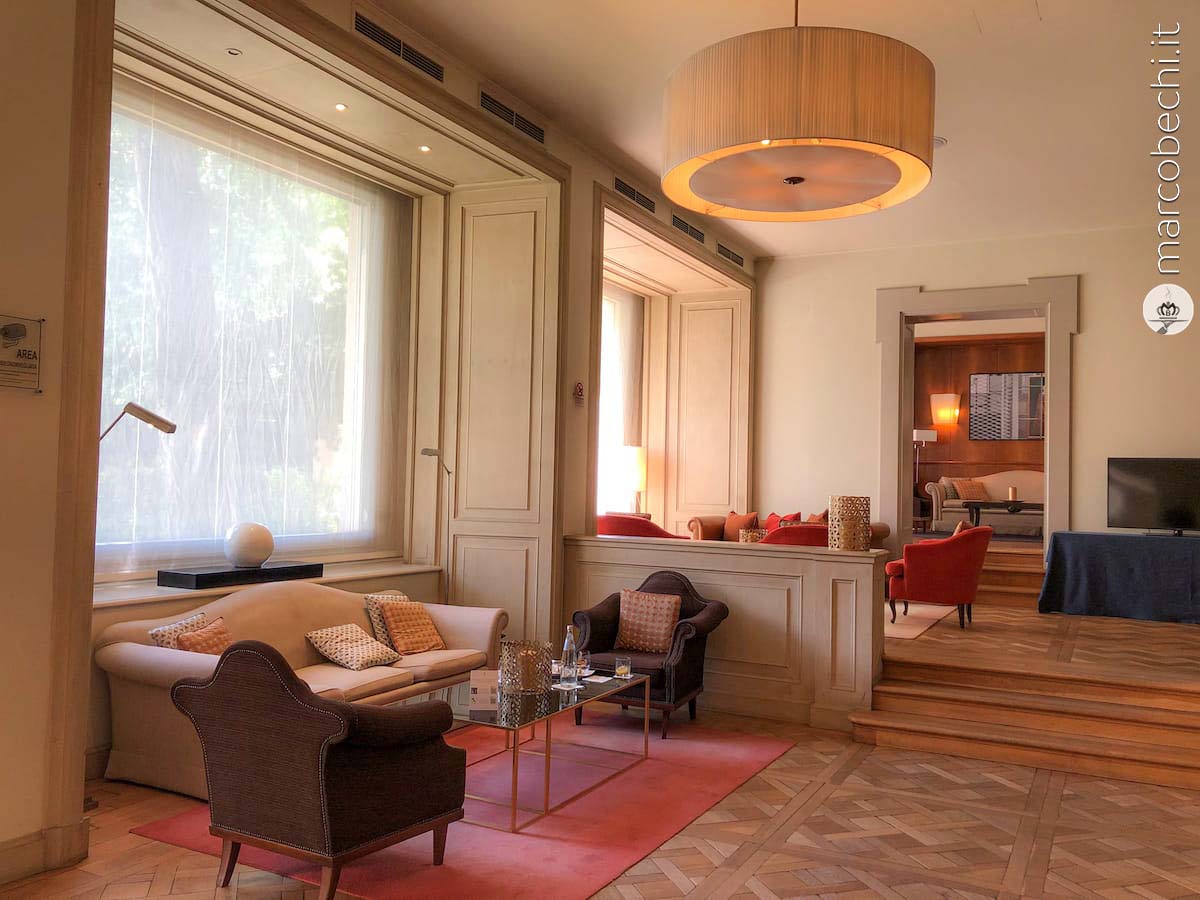 Una sala interna del SINA Villa Medici