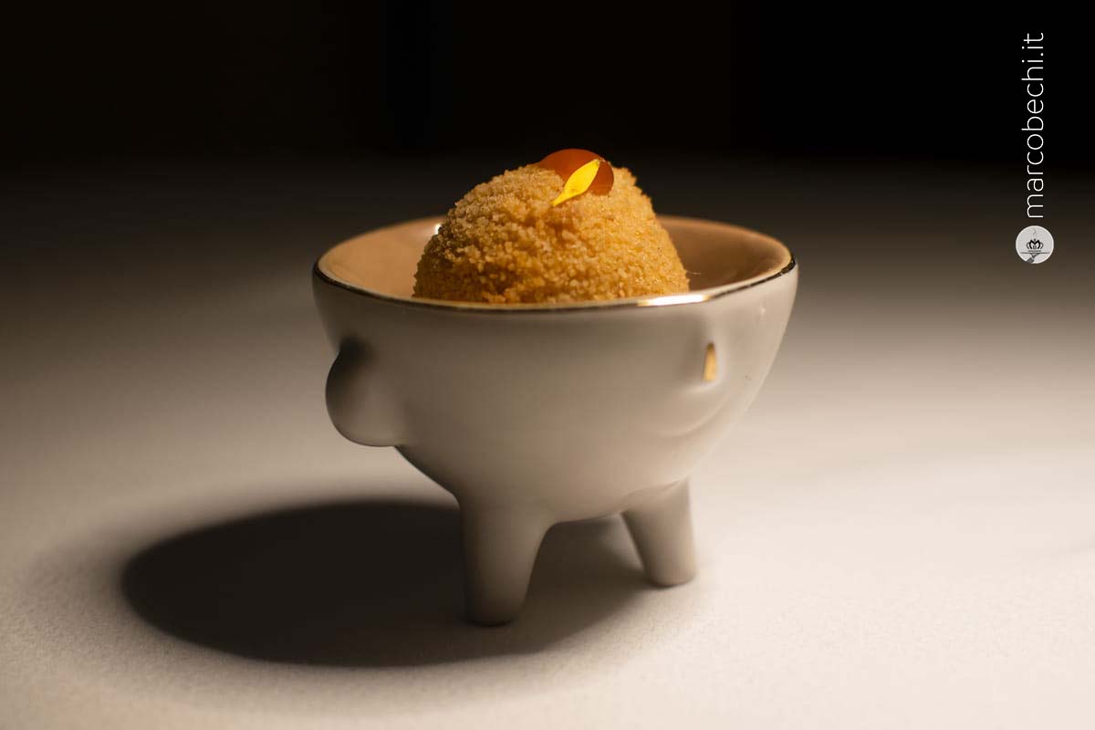 Sfera ripiena di parmigiano da mangiare in un sol boccone!