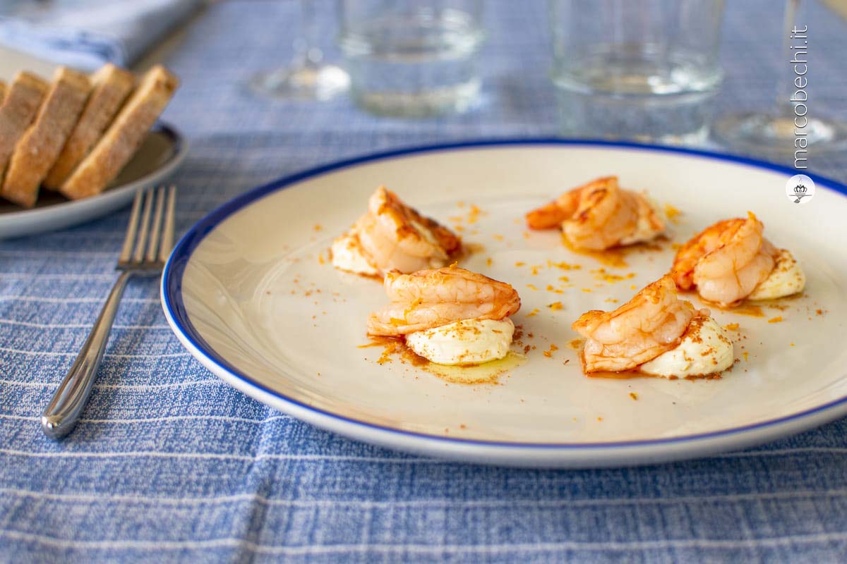 Gamberi rossi scottati, formaggio di capra, olio all'arancia