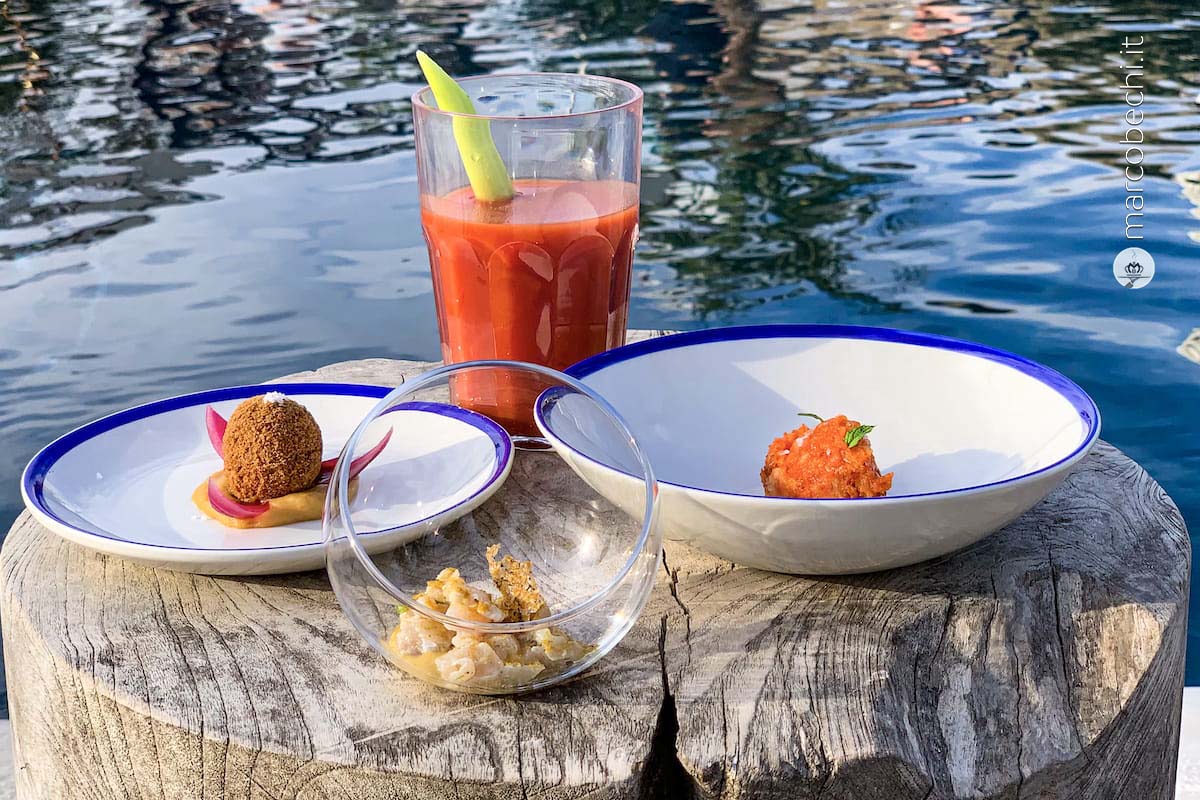 L'aperitivo a bordo piscina