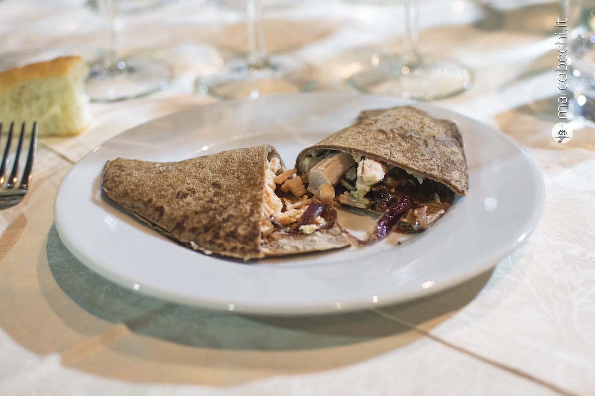 Neccio salato con crema di cannellini, Tonno del Chianti e cipolla caramellata