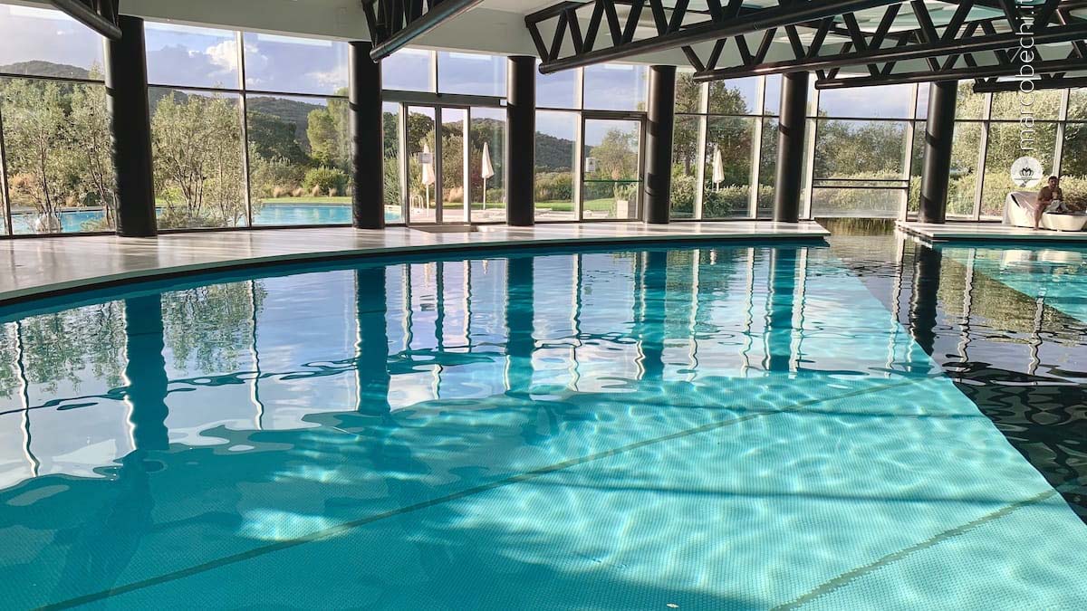 la piscina riscaldata del Golf Hotel Resort & Spa