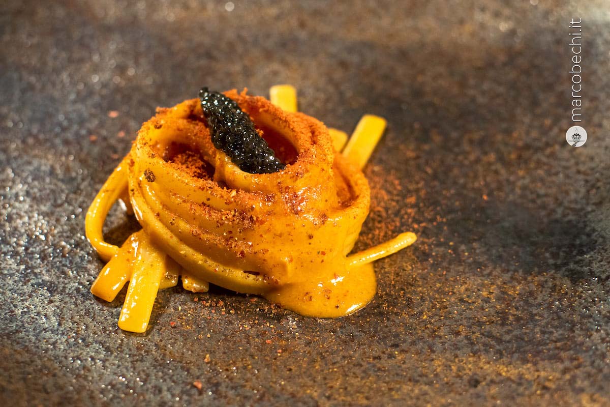 Tagliatella in rosso e caviale Calvisius