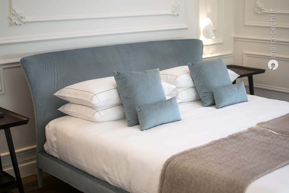Il letto di una junior suite di Dimora Palanca