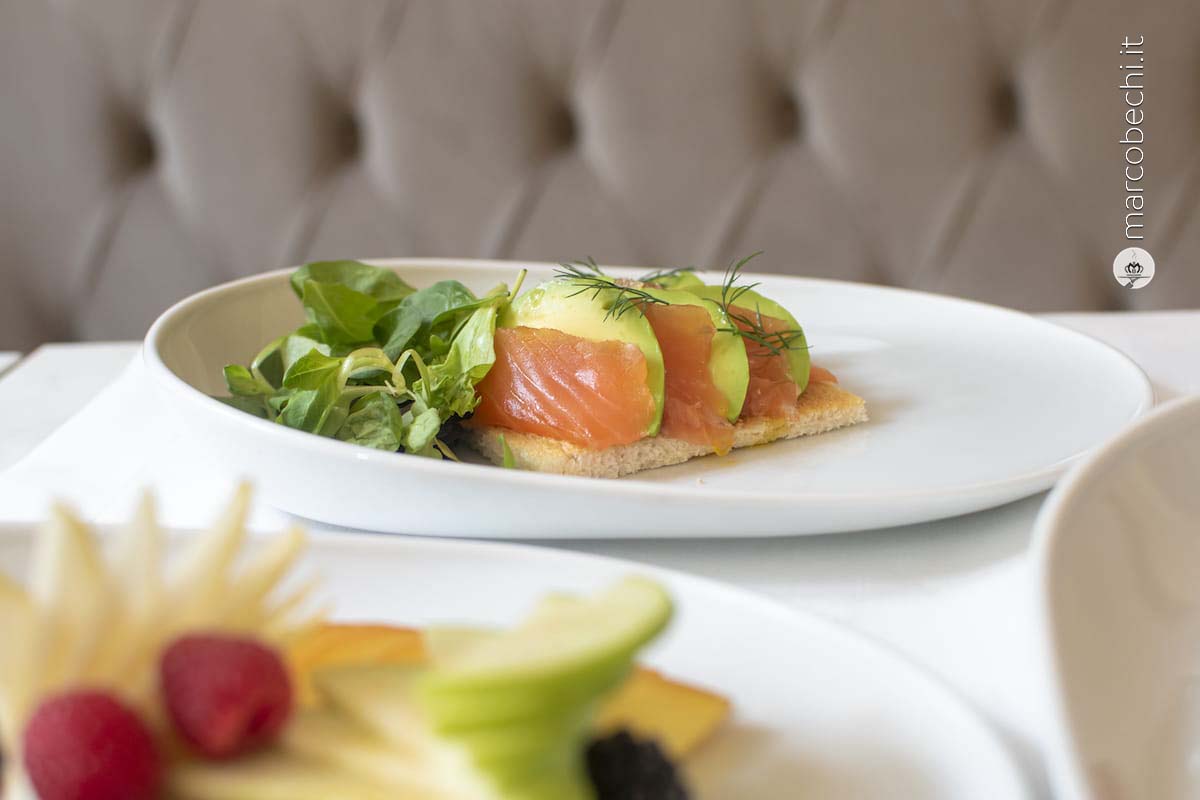 Toast di salmone e avocado