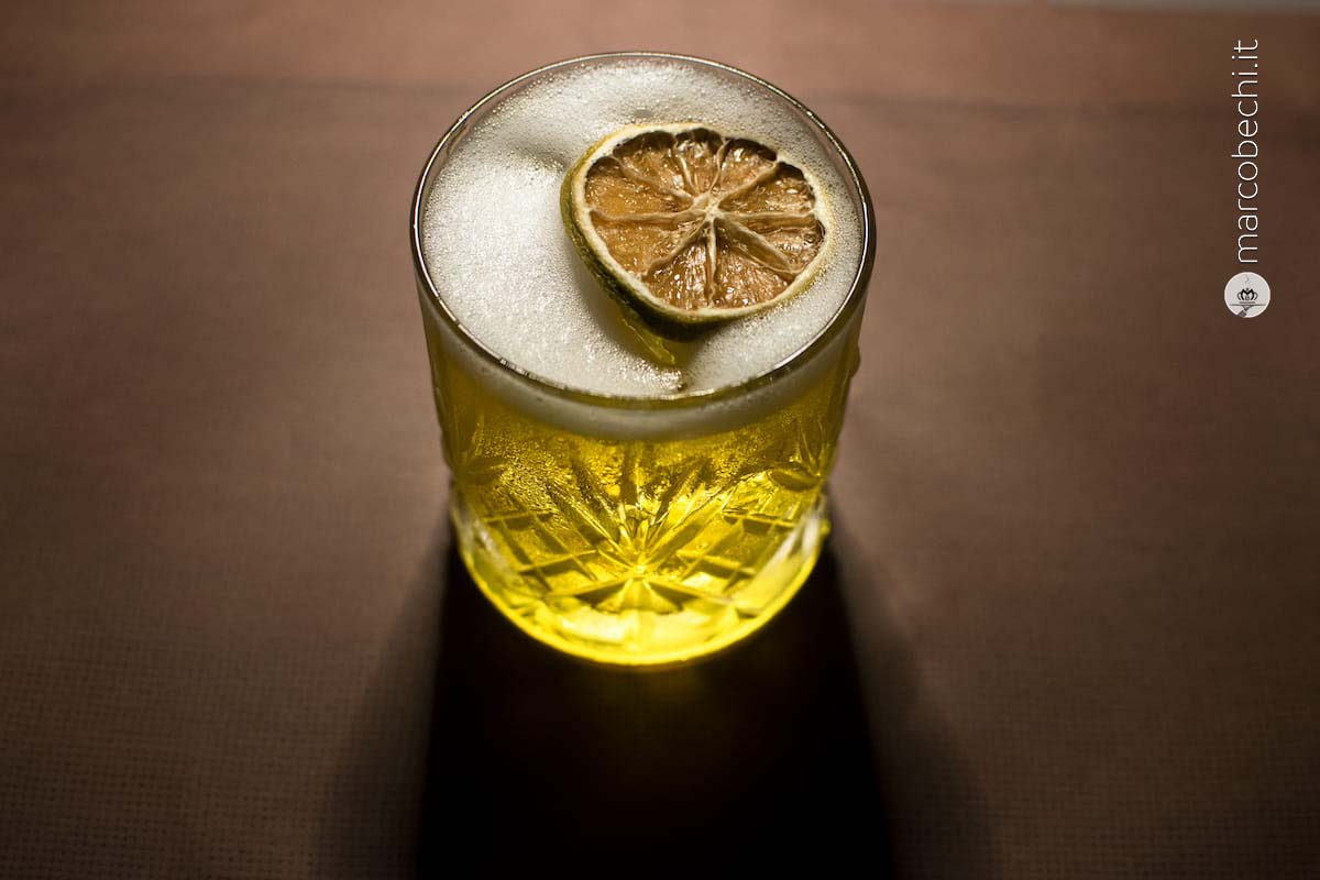 L'Incanto, preparato da Luca Frediani con Gin allo zafferano di Liquori Morelli