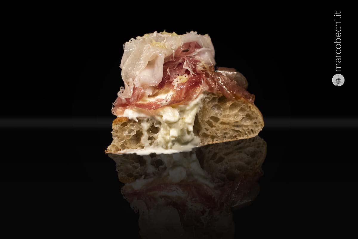 Prosciutto crudo di cinta senese Az. Bio Spannocchia, burrata pugliese, pecorino a latte crudo in fiocchi (Pod. Paugnano), olio evo Idea Castel Ruggero Pellegrini