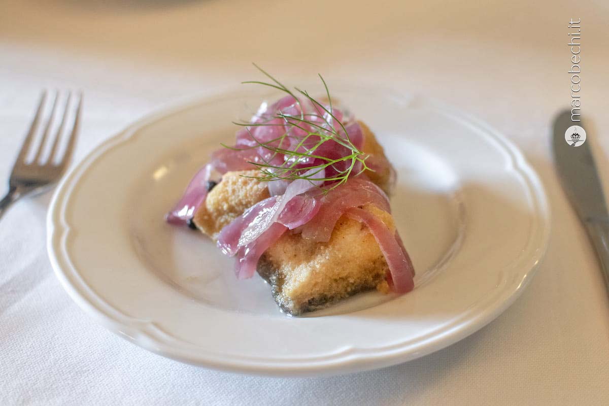 Baccalà in carpione di cipolla rossa