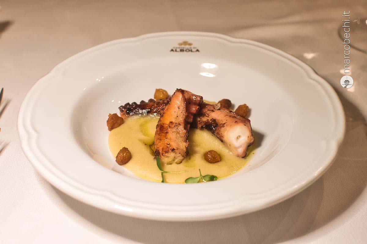 Polpo ripassato con crema di ceci