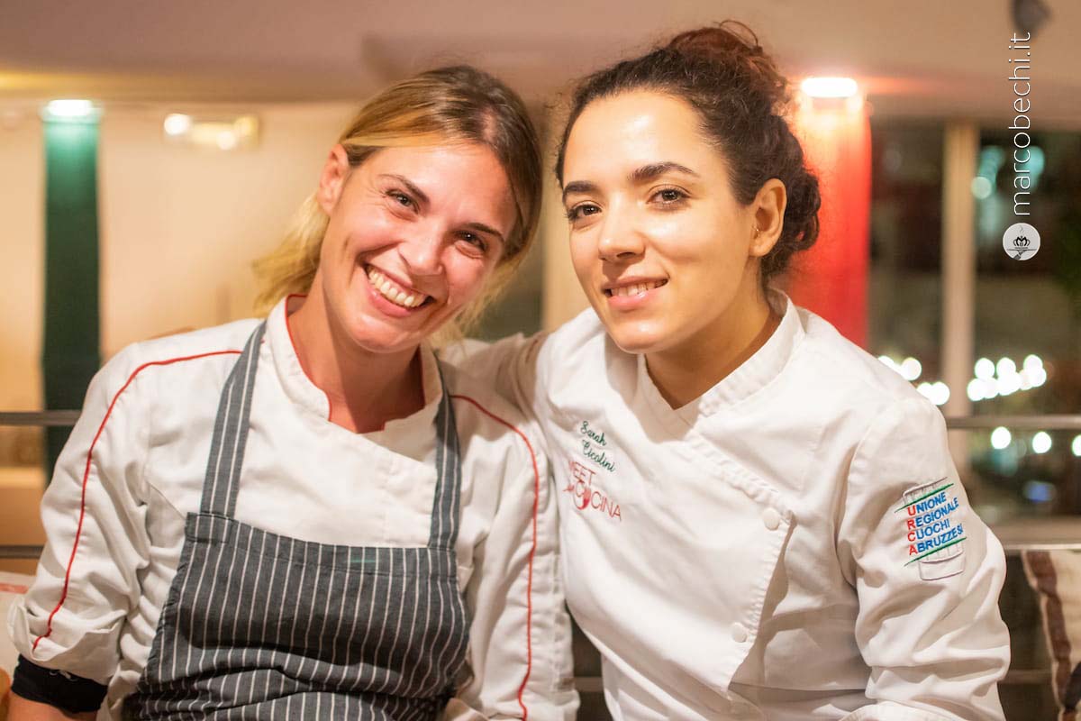 La chef residente Giulia Chemeri e la chef ospite Sarah Cicolini