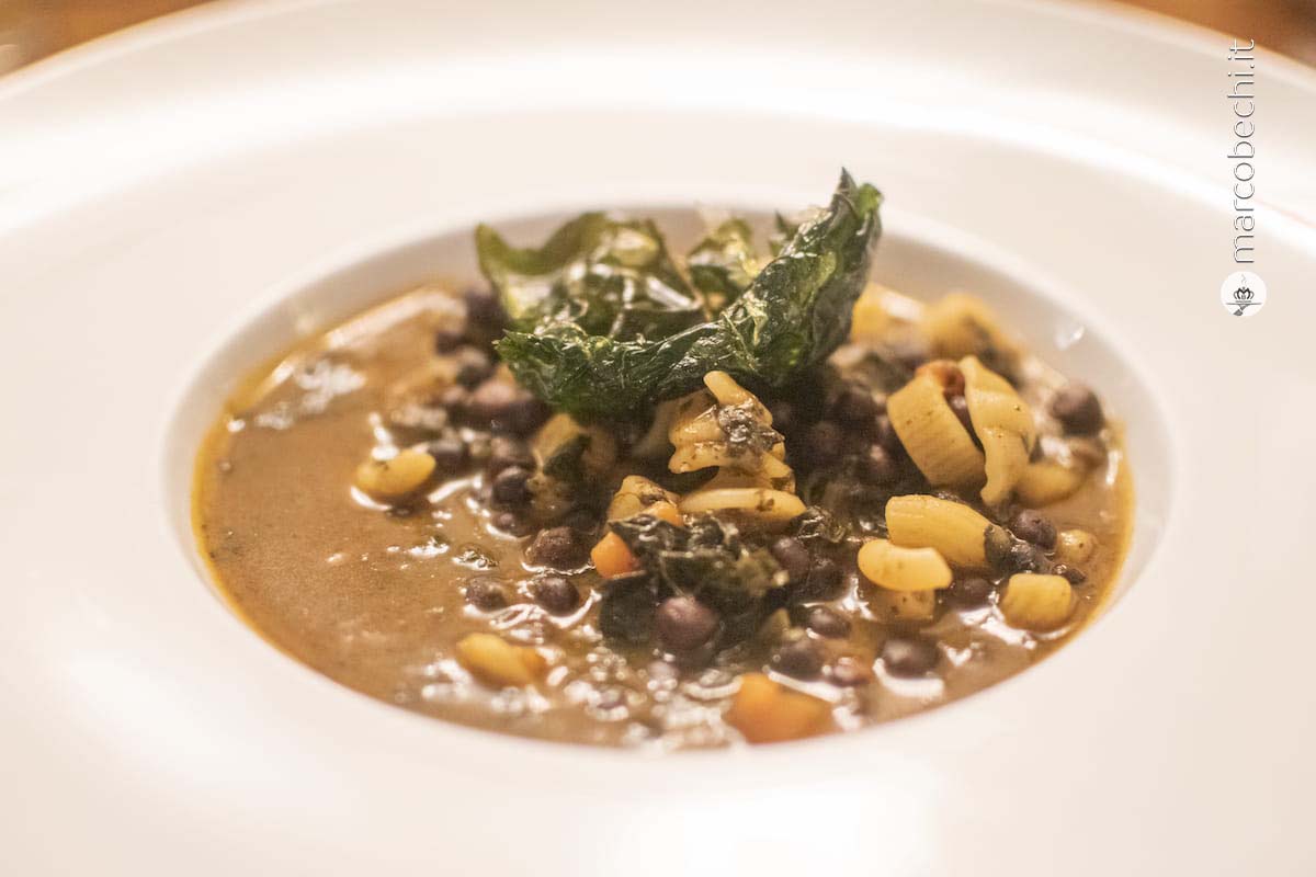Pasta con roveja e cavolo nero