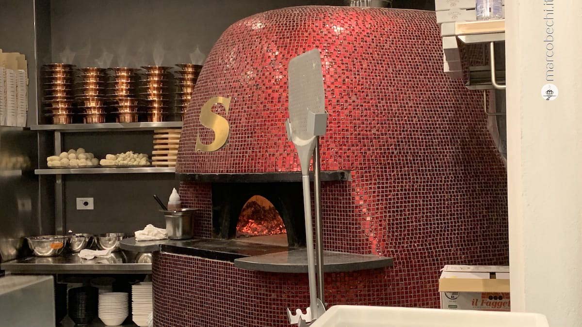 Il forno con l'iniziale di Starita
