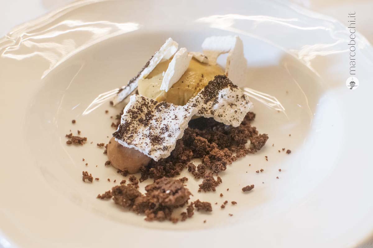 cremoso alla nocciola, crumble di cacao e mousse di cioccolato al latte e meringa al caffè