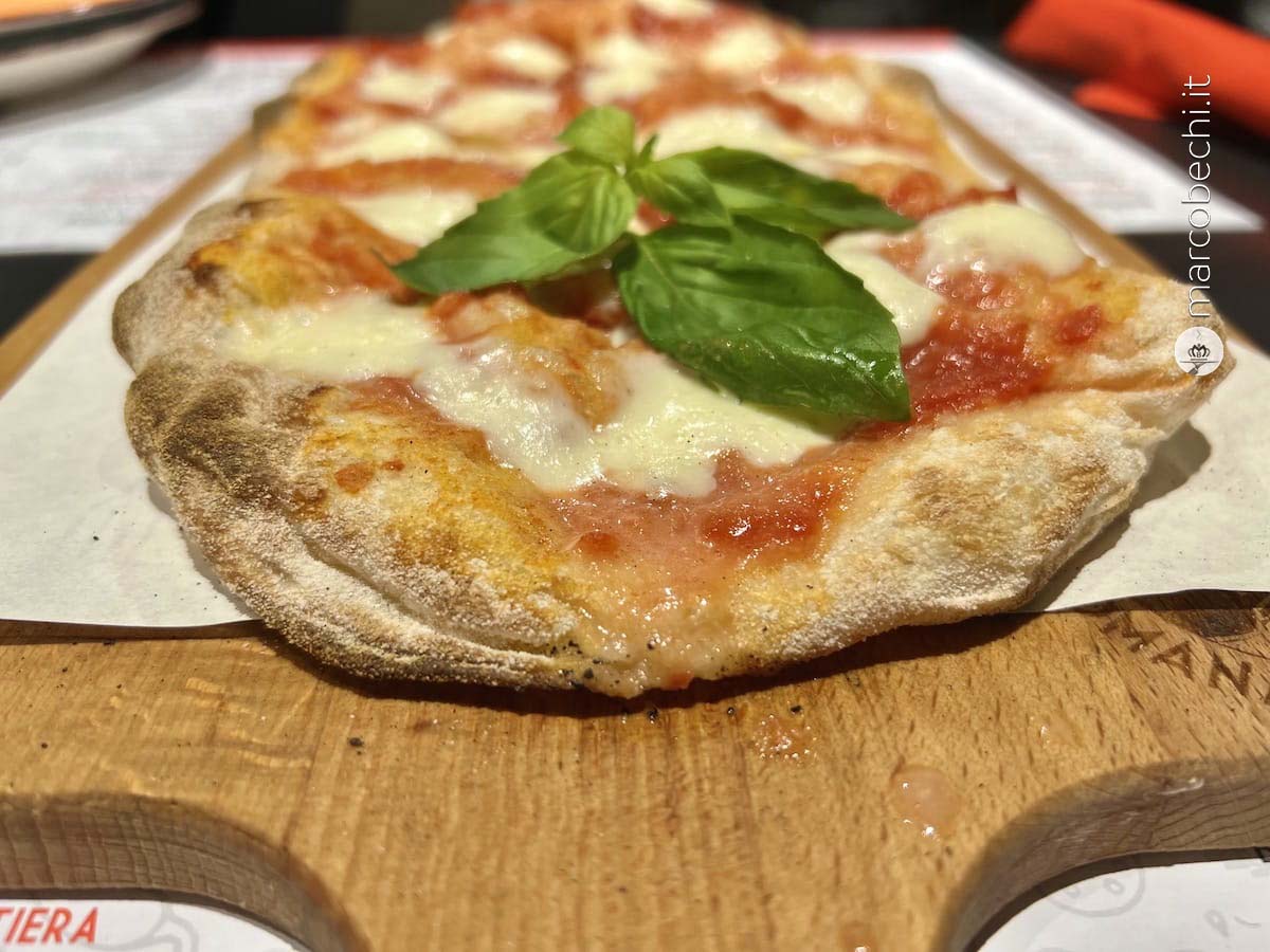 La pinsa margherita
