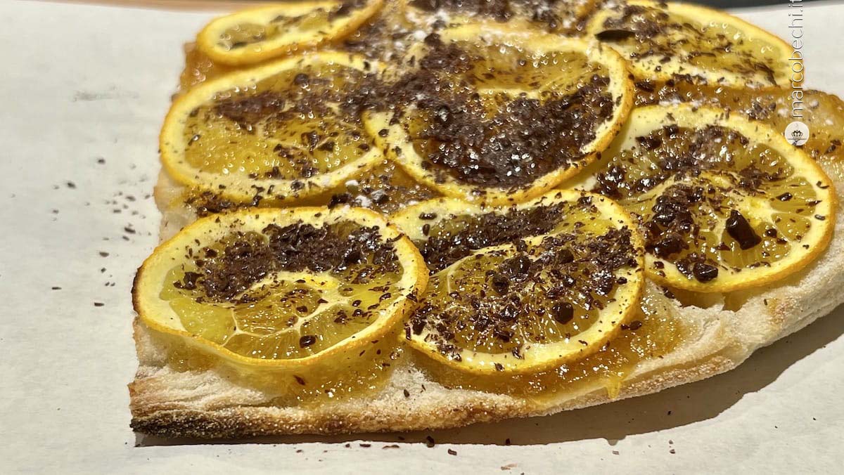 Pinsa con l'arancia, marmellata di arancia e cioccolata