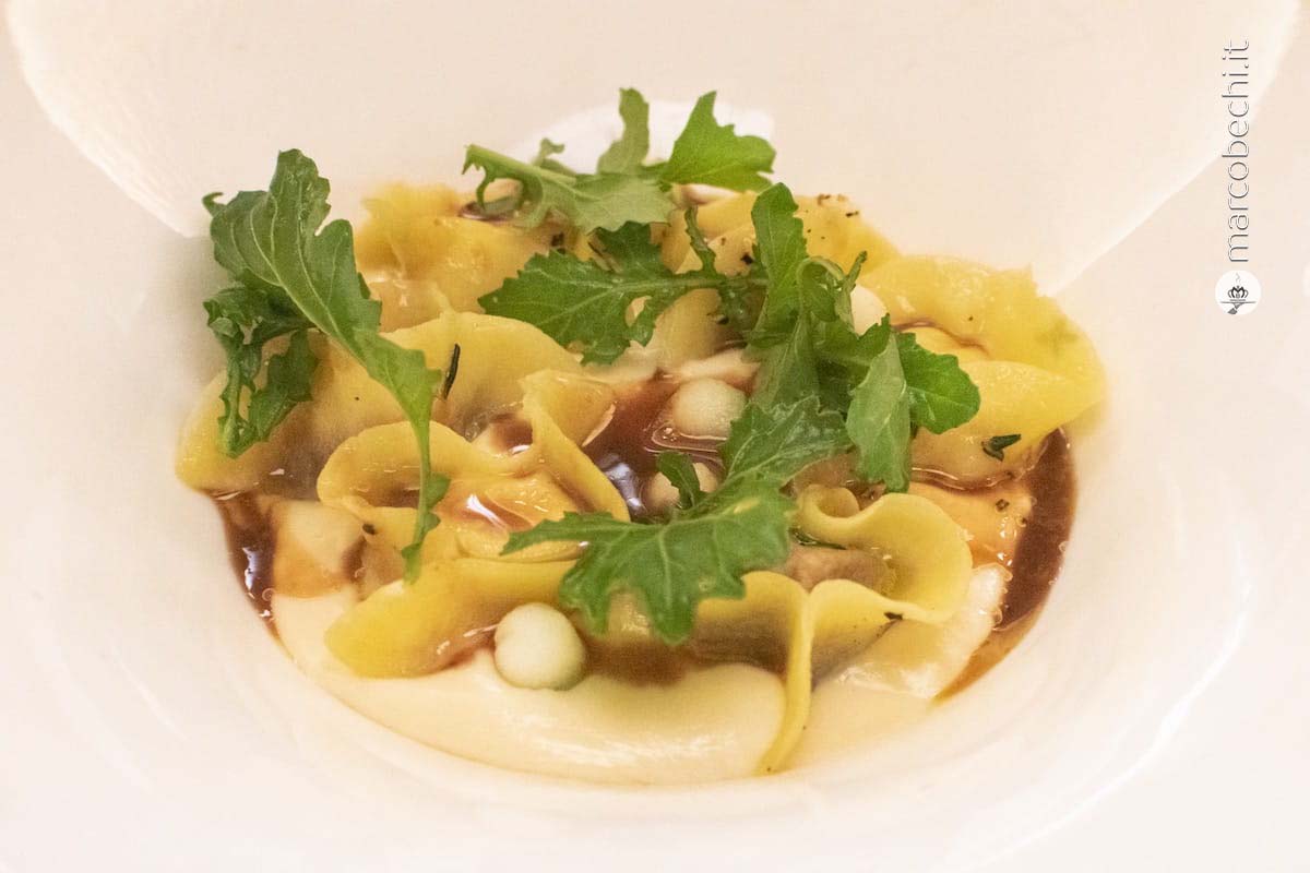 Doppio tortello di coniglio con mozzarella affumicata e parmigiano