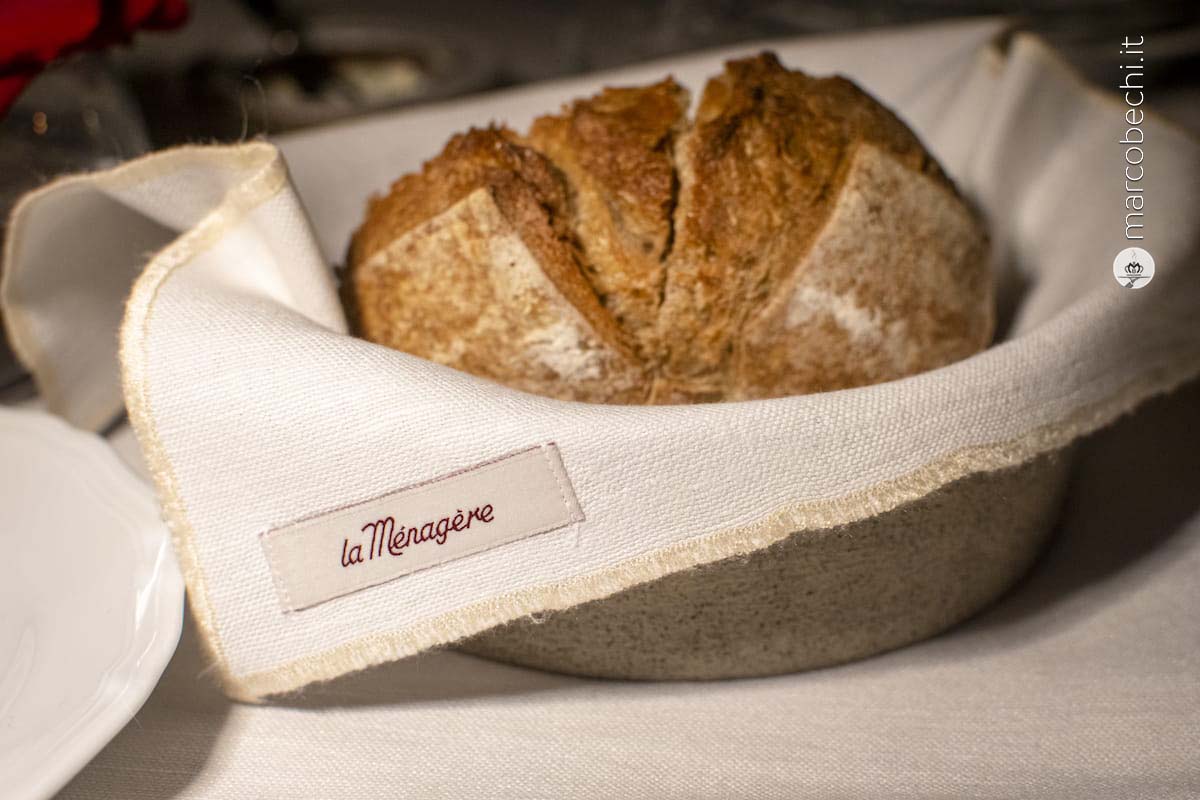 Il pane caldo e fragrante