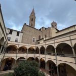 La Badia Fiorentina vista dal chiostro interno degli aranci