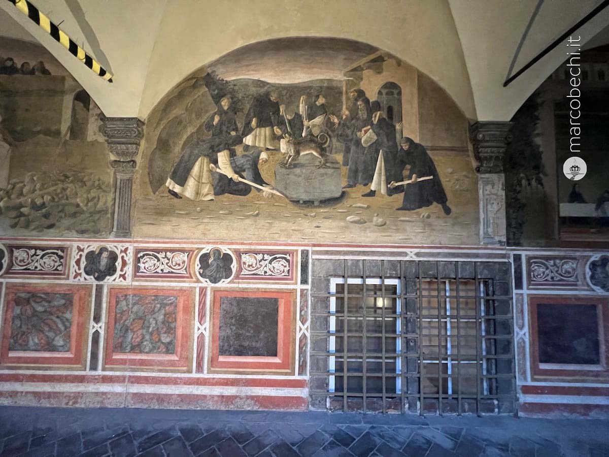 Uno degli affreschi di Giovanni Consalvo - Il miracolo della pietra pesante nel chiostro degli aranci