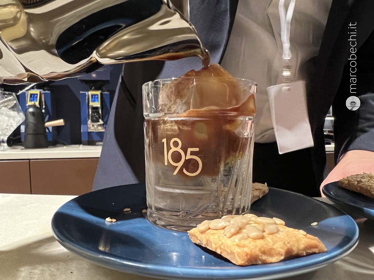 Il cocktail per Il caffè Avanguardia preparato espresso ed abbinato ad un biscotto al parmigiano