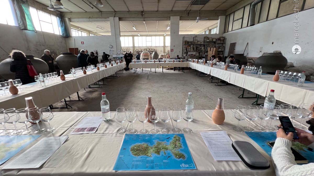 La degustazione di vini in anfora da Artenova a Impruneta con Arrighi